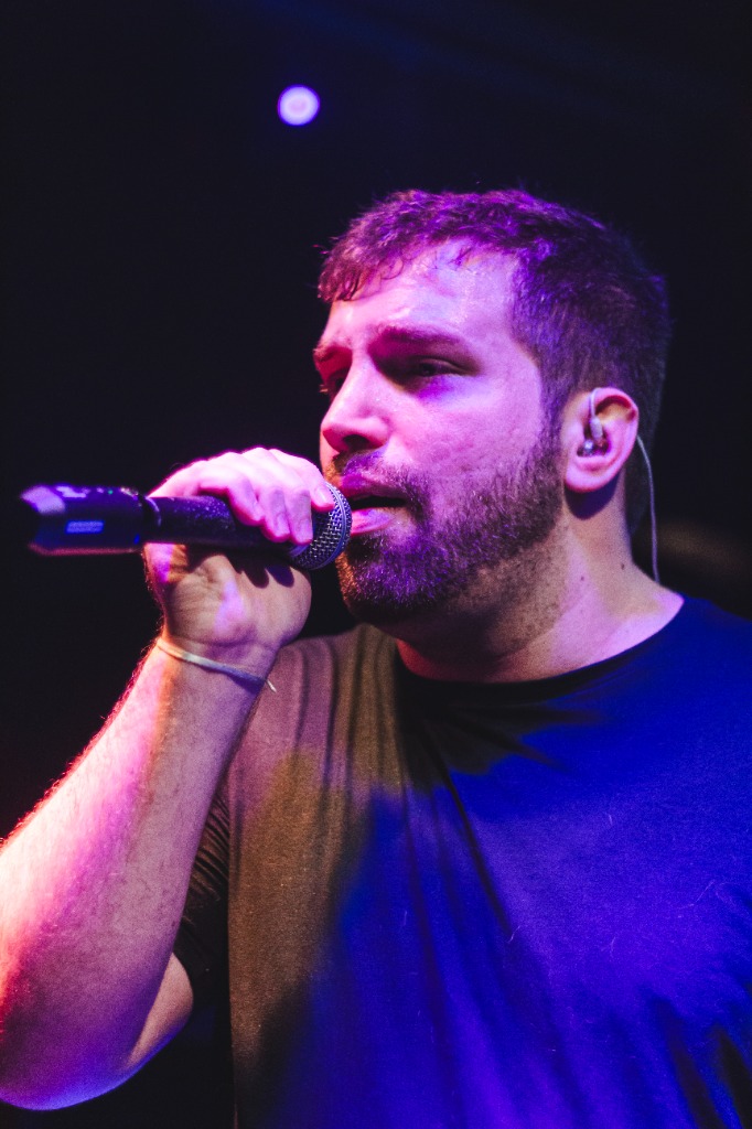 Edu Vocalista ao vivo no palco
